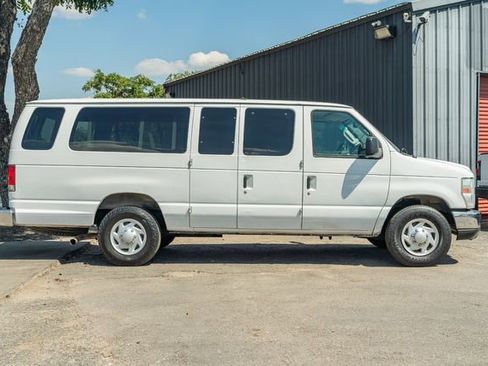 Used 2014 Ford E-350 and Econoline 350 XLT image 7