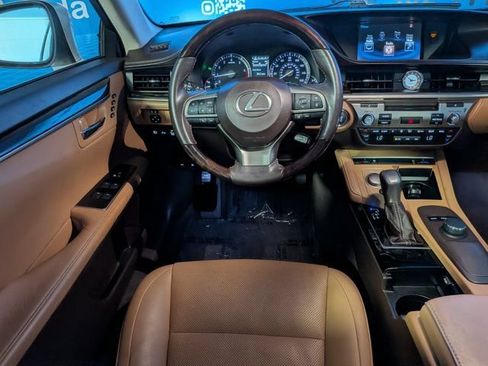Used 2016 Lexus ES 350 w/ Premium Package w/Wood Trim FWD image 15