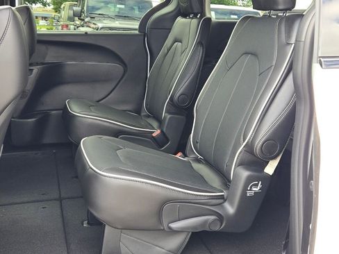 New 2026 Chrysler Pacifica Limited w/ S Appearance Package image 18