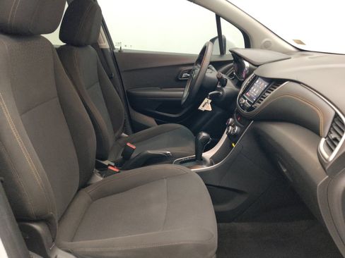 Used 2020 Chevrolet Trax LS FWD image 21