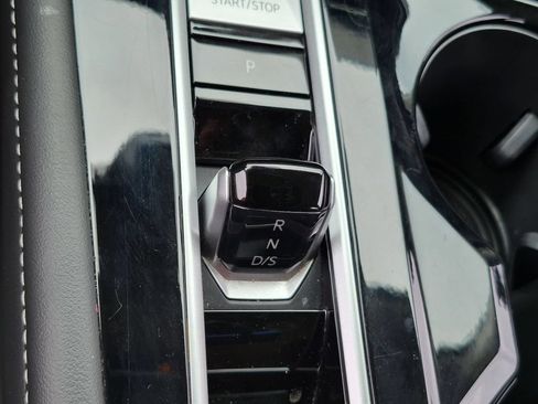 Used 2025 Volkswagen Atlas SE FWD image 19
