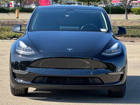 Used 2022 Tesla Model Y Long Range AWD/4WD image 9