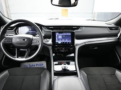 Used 2022 Jeep Grand Cherokee Altitude image 9