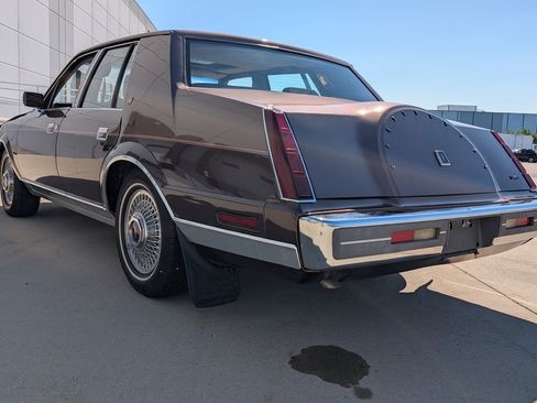 Used 1987 Lincoln Continental Signature RWD image 10