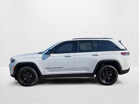 New 2025 Jeep Grand Cherokee Altitude image 5