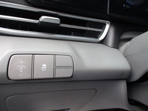 Used 2024 Hyundai Elantra SEL FWD image 18