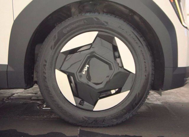 Certified 2024 Kia EV9 Light Long Range RWD image 17