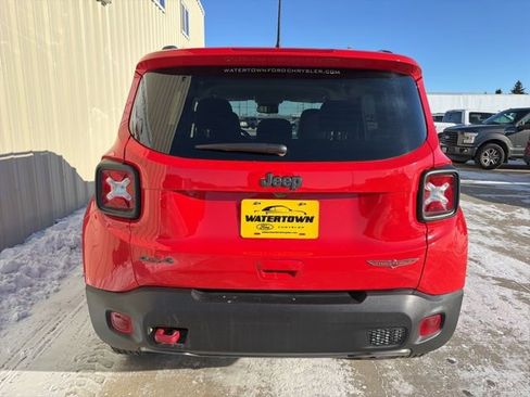 Used 2022 Jeep Renegade Trailhawk image 6