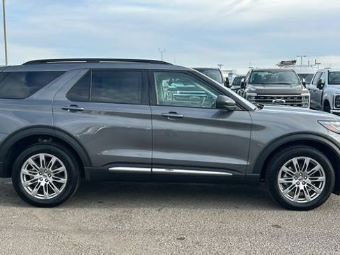 Certified 2025 Ford Explorer Active w/ Active Comfort Package image 2