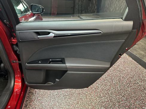 Used 2014 Ford Fusion SE FWD image 27