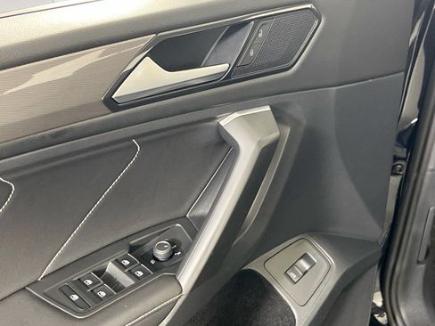 Used 2022 Volkswagen Tiguan SE image 17