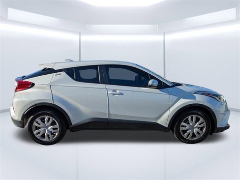 Used 2019 Toyota C-HR LE image 3