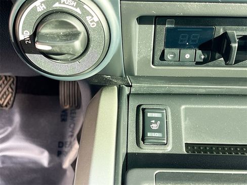 Used 2024 Nissan Titan SV w/ SV Convenience Package image 20