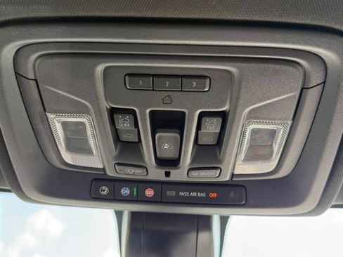 Used 2022 GMC Sierra 2500 AT4 w/ AT4 Premium Plus Package AWD/4WD image 32