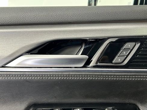 Used 2023 Jeep Wagoneer Series II AWD/4WD image 36