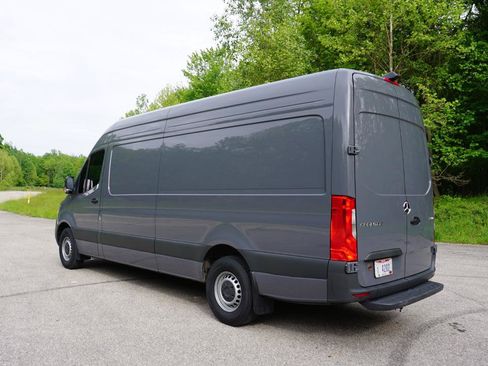 Used 2024 Mercedes-Benz Sprinter 2500 image 3
