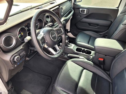 Used 2022 Jeep Wrangler Unlimited Sahara w/ Cold Weather Group image 13