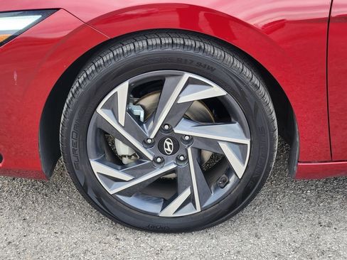 Used 2024 Hyundai Elantra Limited image 12