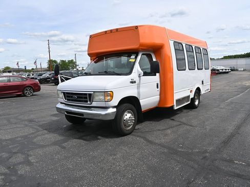 Used 2003 Ford E-450 and Econoline 450 RWD image 10