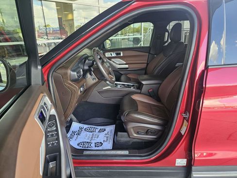 Used 2022 Ford Explorer King Ranch w/ Premium Technology Package image 19