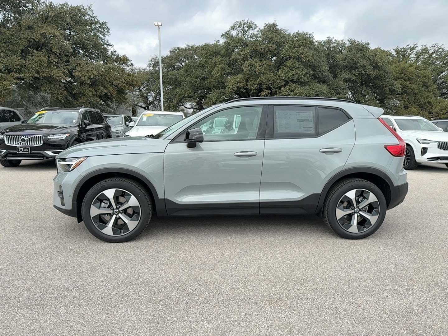 Used 2026 Volvo XC40 B5 Plus w/ Protection Package Premier AWD/4WD image 3