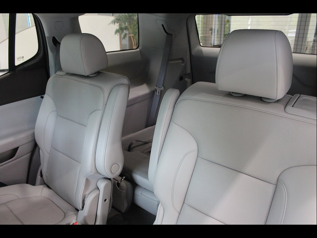 Used 2021 GMC Acadia SLT w/ Premium Package FWD image 17
