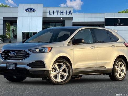 Used 2019 Ford Edge SE image 1