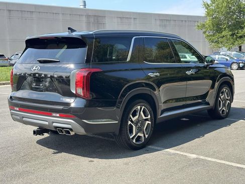 Used 2024 Hyundai Palisade Limited FWD image 2