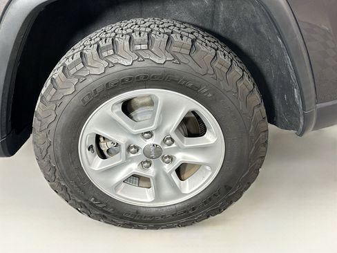 Used 2015 Jeep Grand Cherokee Laredo w/ Quick Order Package 23E image 11