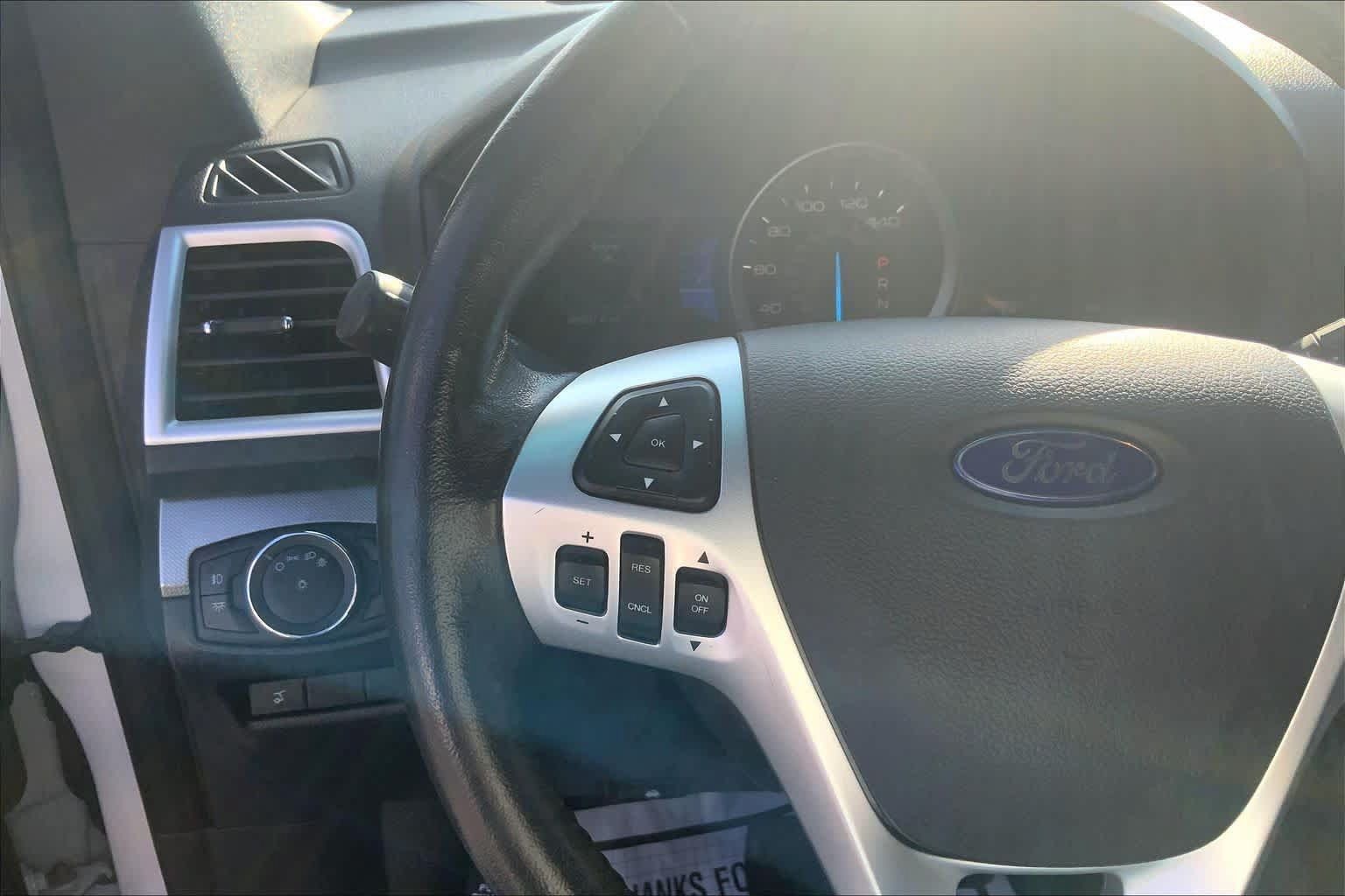Used 2015 Ford Explorer XLT w/ Equipment Group 202A FWD image 24