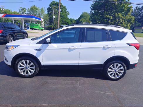 Used 2019 Ford Escape SEL image 1