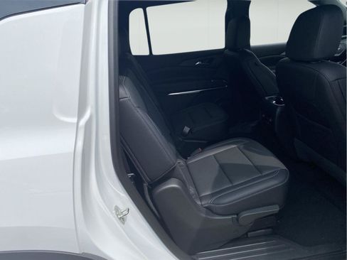 Used 2025 Chevrolet Traverse LT FWD image 30