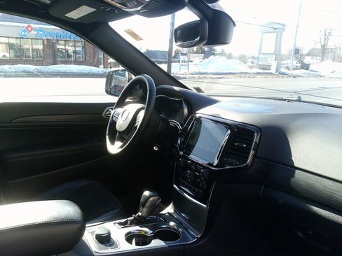 Used 2022 Jeep Grand Cherokee Laredo X image 23