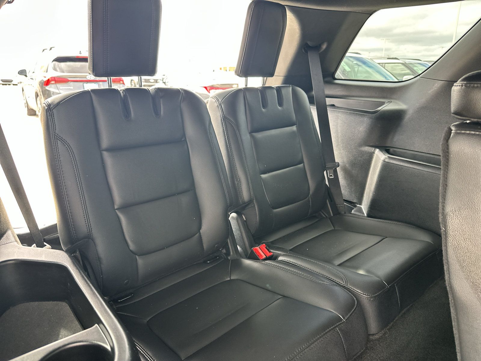 Used 2018 Ford Explorer XLT w/ Equipment Group 202A AWD/4WD image 35