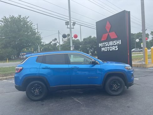Used 2022 Jeep Compass Latitude AWD/4WD image 2
