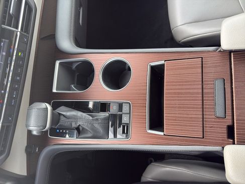 Used 2022 Toyota Sienna XLE image 21