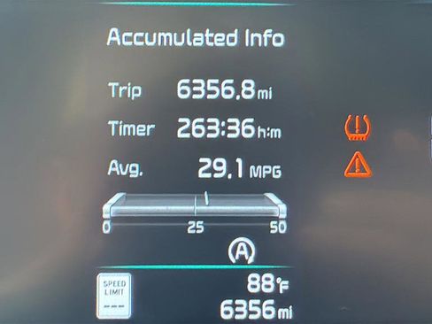 Used 2025 Kia Soul LX FWD image 32