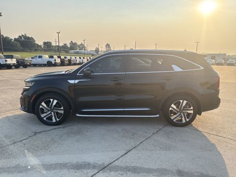 Used 2023 Kia Sorento SX Prestige image 4