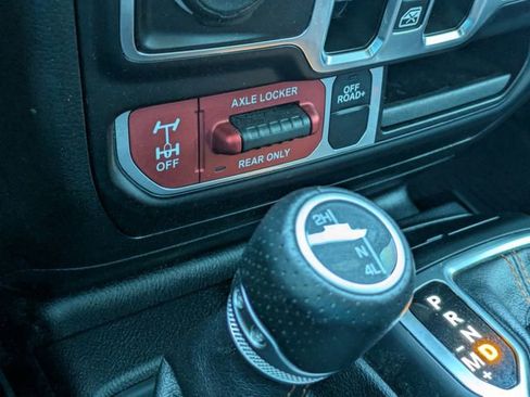 Used 2022 Jeep Gladiator Mojave w/ Cold Weather Group AWD/4WD image 24