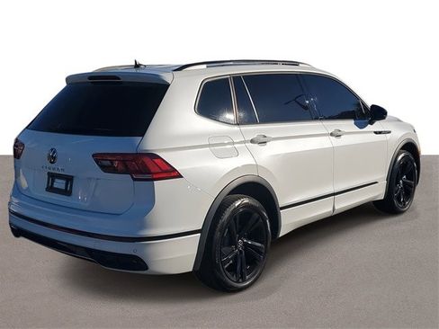 Certified 2024 Volkswagen Tiguan SE R-Line image 4