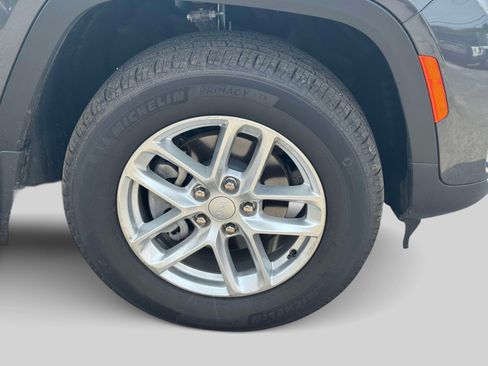 Used 2026 Jeep Grand Cherokee Laredo X AWD/4WD image 9