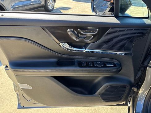 Used 2021 Lincoln Corsair AWD w/ Premium Package image 19