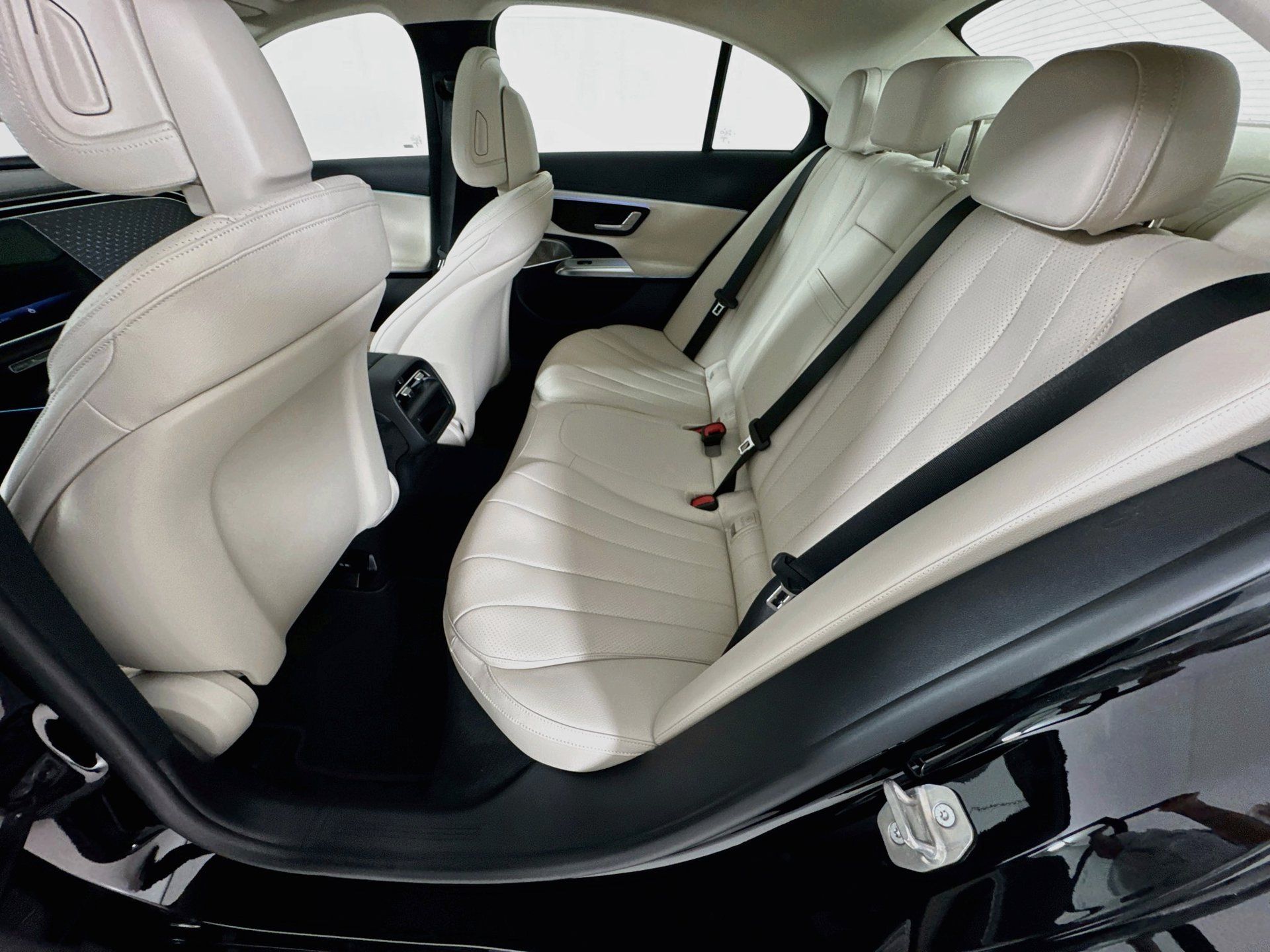 New 2027 Mercedes-Benz E 350 4MATIC Sedan image 27