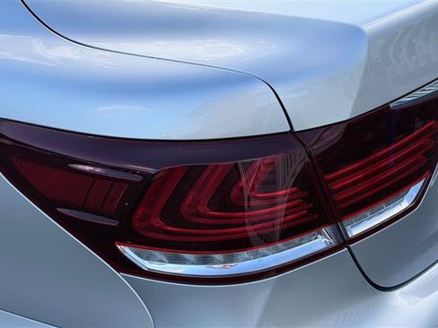 Used 2013 Lexus LS 460 w/ Comfort Pkg RWD image 12