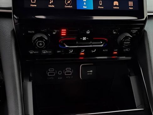 Used 2023 Jeep Grand Cherokee L Limited image 9