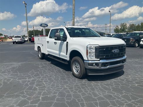Used 2026 Ford F250 XL w/ XL Chrome Package image 3