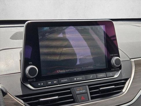 Used 2025 Nissan Altima 2.5 SV FWD image 13