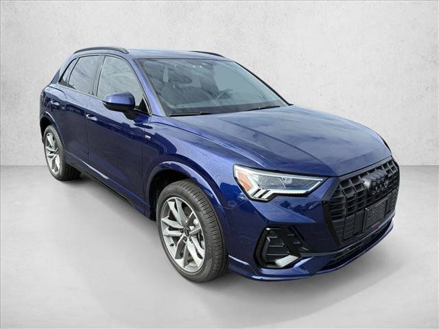 Used 2025 Audi Q3 2.0T Premium w/ Convenience Package AWD/4WD image 3