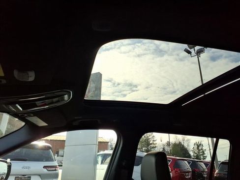 New 2025 Jeep Grand Cherokee L Limited image 13