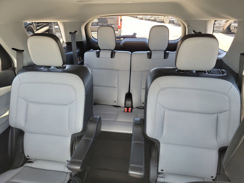 Used 2021 Ford Explorer XLT w/ Equipment Group 202A image 13